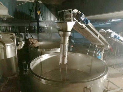 大型釀酒設(shè)備層 高效、安全與創(chuàng)新的釀酒工藝